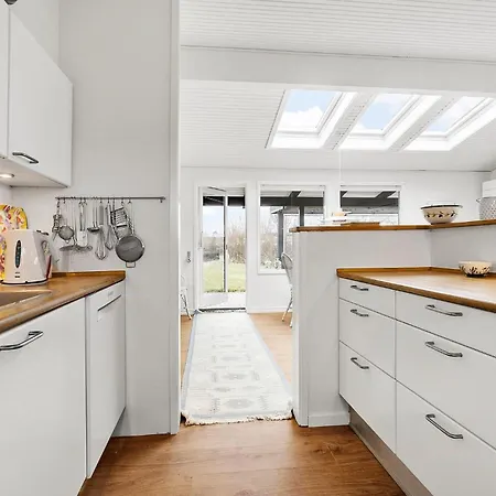 2 Bedroom Pet Friendly In *