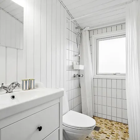 2 Bedroom Pet Friendly In *