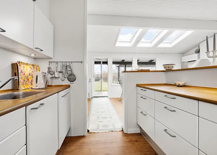 2 Bedroom Pet Friendly In *