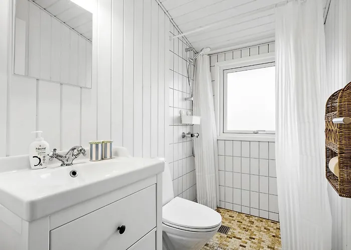 2 Bedroom Pet Friendly In *